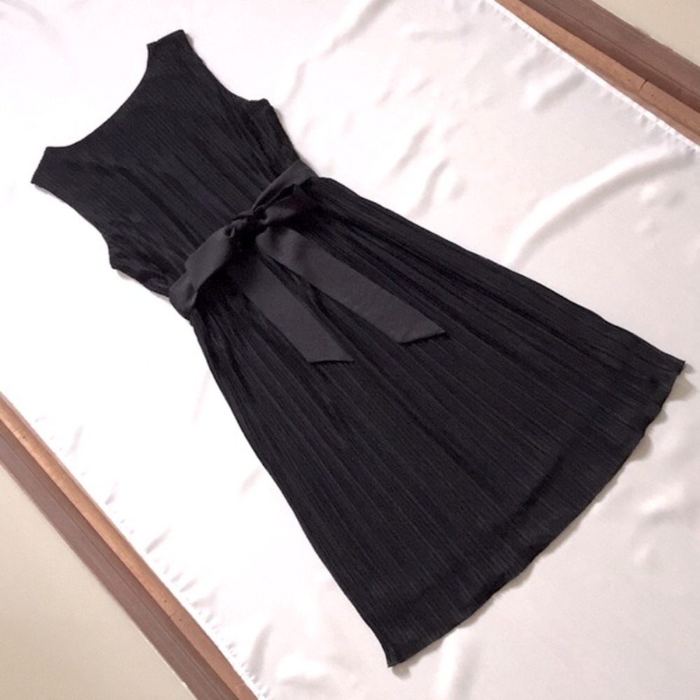 Black Sleeveless Dress